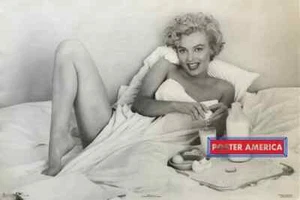 Póster de Marilyn Monroe Breakfast in Bed vintage 1994 - Imagen 1 de 4