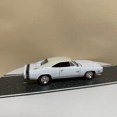 Johnny Lightning Sweet 1969 Dodge Charger Mopar Hemi White w/Vinyl Roof 1:64 NM - Image 1 of 4