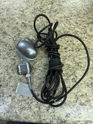 Micrófono Turner 22X cristal vintage años 40 con cable, sin soporte. Foto 1 de 4