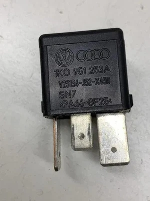 Relè VW PASSAT Variant B6 3C5 460 1K0951253A 2.00 Diesel 103kw 2006 23939740 - Immagine 1 di 2