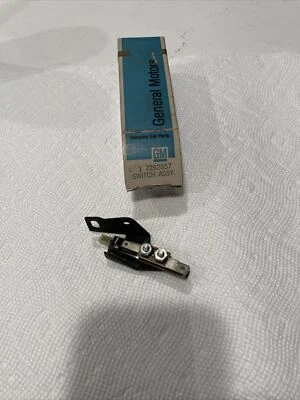 Interruptor de embrague de aire acondicionado Oldsmobile F85 1965 nuevo de lote original GM 7292857 Foto 1 de 4
