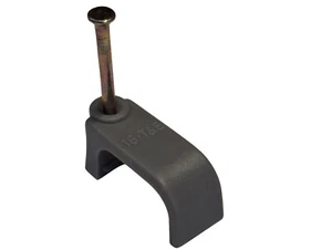 Clip per cavo in plastica grigio piatto + unghie di fissaggio per filo elettrico T&E gemello e terrestre - Foto 1 di 14