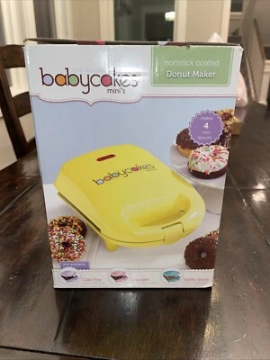 Mini fabricante de donas recubiertas antiadherentes amarillas para bebés modelo DNM-30, en caja con manual Foto 1 de 4