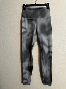 Womens Nike One FQ6260-010 High Rise Waist Gray Leggings Dri-Fit Small Exercise - Picture 1 of 11
