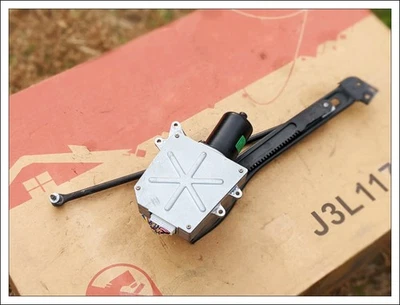 Actuador de motor de puerta levadiza eléctrica de energía trasera para 04-10 QX56 2004 Armada Foto 1 de 4