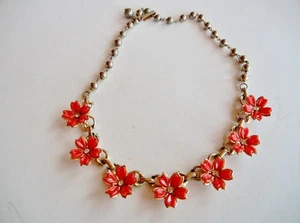 Collar Flor Termoestable Rojo Vintage con Estrás y Cuentas Tono Plata 18" - Imagen 1 de 3