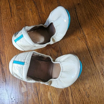 Sapatilhas de balé Tieks bege claro couro envernizado sola turquesa feminina tamanho 6 - Imagem 1 de 4