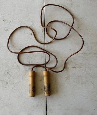 Cuerda de Saltar Cuero Everlast Modelo 4477 9-1/2 Pies Largo Manijas de Madera Gimnasio  Foto 1 de 4