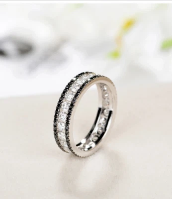 Anillo de plata de tres filas de diamantes blancos y negros creado en laboratorio de 1,92 quilates Foto 1 de 4