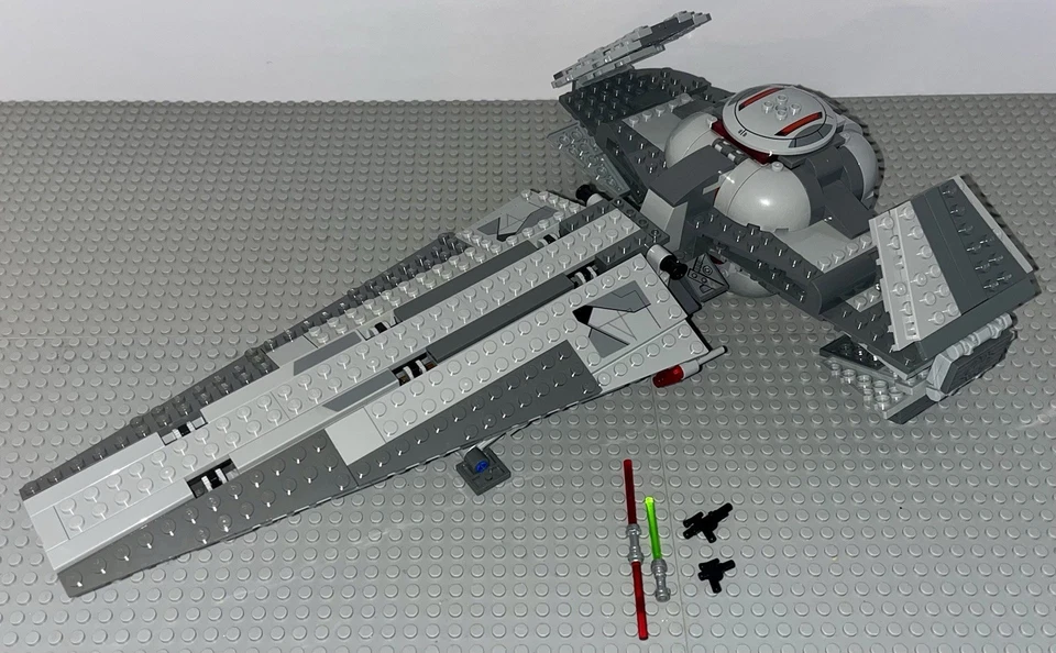 Lego 7961 Star Wars Darth Maul's Sith Infiltrator Set Minifigures - Image 1 of 4