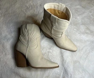 Botines Western beige tacón ancho Foto 1 de 4