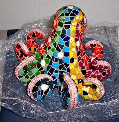 Estatuilla de pulpo mosaico diseño Barcino multicolor pintada a mano NUEVA CON CAJA Foto 1 de 4