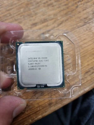 INTEL PENTIUM E2200 SLA8X 2.20 GHZ LGA775 CPU PROCESSORE - Immagine 1 di 2
