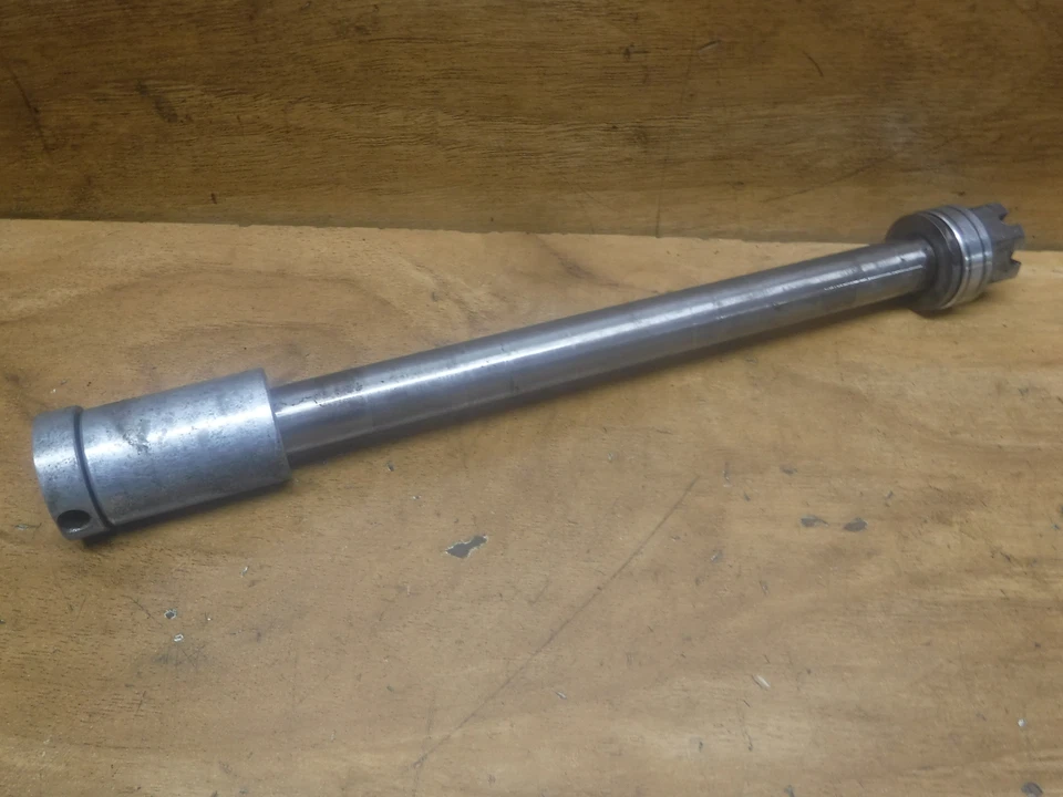 2/ 1975 75 SUZUKI GT380 GT 380 OEM EJE TRASERO LLANTA RUEDA TRASERA EJE PERNO PIVOTANTE Foto 1 de 4