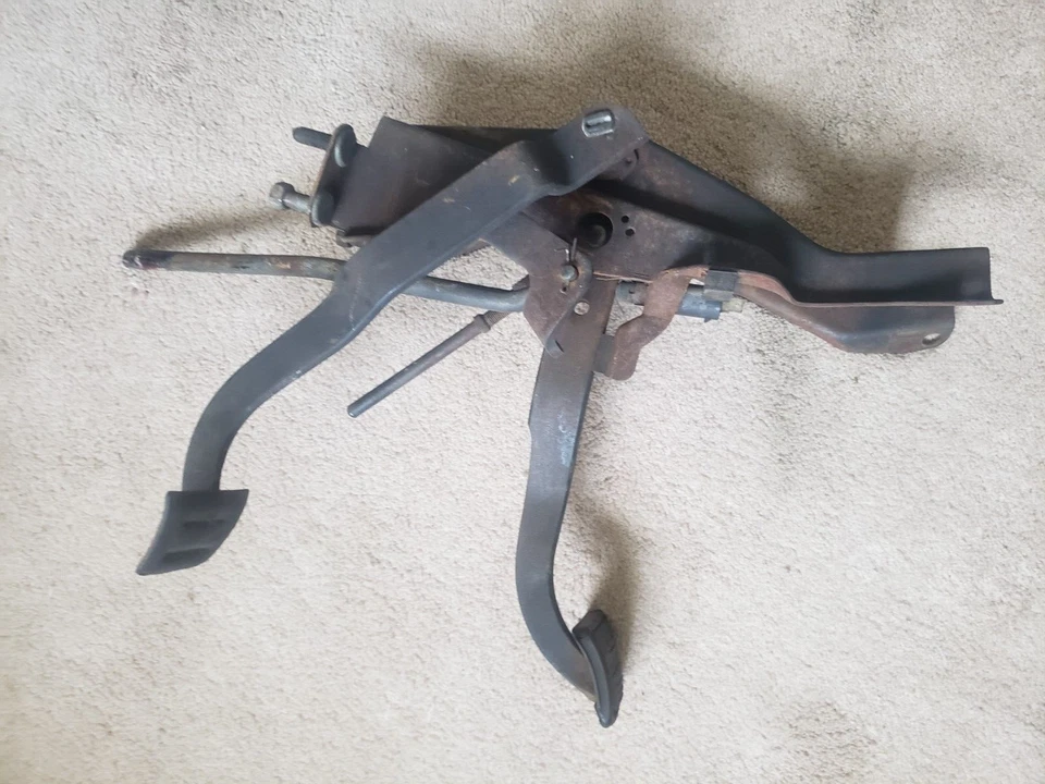 Chevrolet Chevelle El Camino 1966 66 original GM embrague y pedal de freno montaje Foto 1 de 4