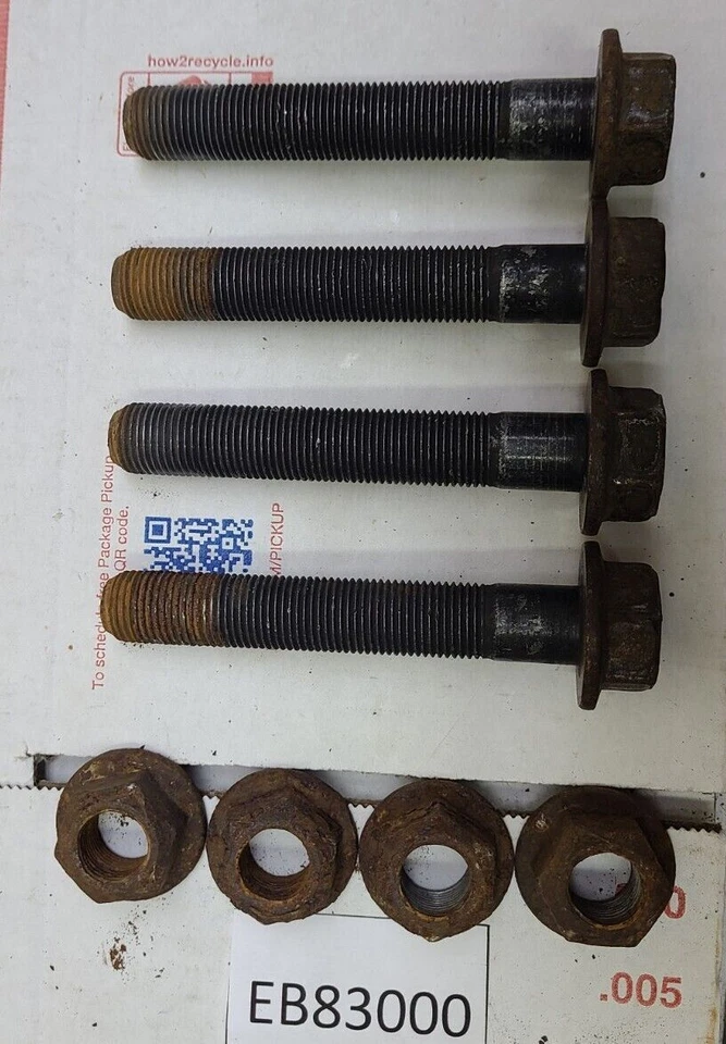 Dodge Ram 1500 2009 2010 4x4 brazo de control del eje trasero pernos de montaje juego de tuercas Foto 1 de 4