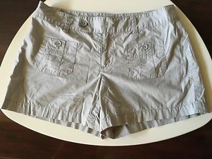 Women's Ann Taylor LOFT Light Gray Khaki Shorts Light Weight Front Pockets 2 - Picture 1 of 7