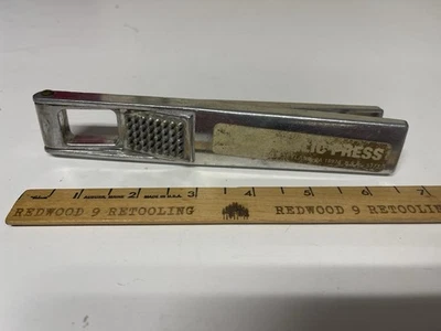 Prensa de ajo Brevettato de aluminio fundido de colección autolimpiante Italia para Lillian Vernon Foto 1 de 4