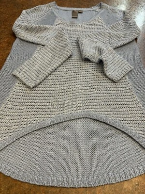 Suéter azul asimétrico medio Quinn tejido suelto cuello redondo alto bajo para mujer Foto 1 de 4