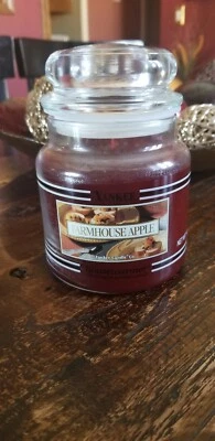 New Yankee Candle "FARMHOUSE APPLE" 14.5 Oz. Black Label Retired - Photo 1/2