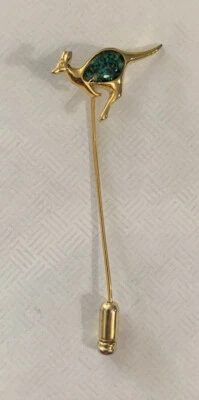 Broche Pin Canguro Tono Dorado con Incrustación de Ópalo Sintético Australiano Foto 1 de 3