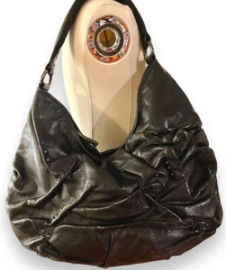 Neu ohne Etikett Kenneth Cole Hobo lässig schwarz Leder Gun Metal Nieten gepolsterter Schulterriemen - Bild 1 von 18