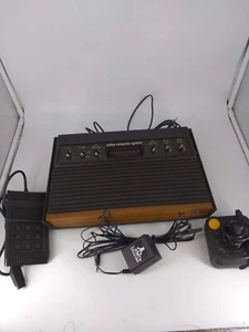 Pacchetto console Atari CX-2600, joystick, touch pad - Foto 1 di 5