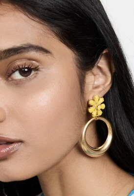 PENDIENTES PERFORADOS ELIZABETH COLE RADLEY EN FLOR AMARILLA Foto 1 de 4