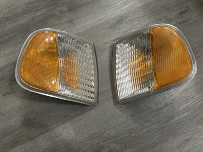 Par de luces de esquina laterales para pasajero y conductor Ford F-150 1997-2003 Eagle Eyes Foto 1 de 4