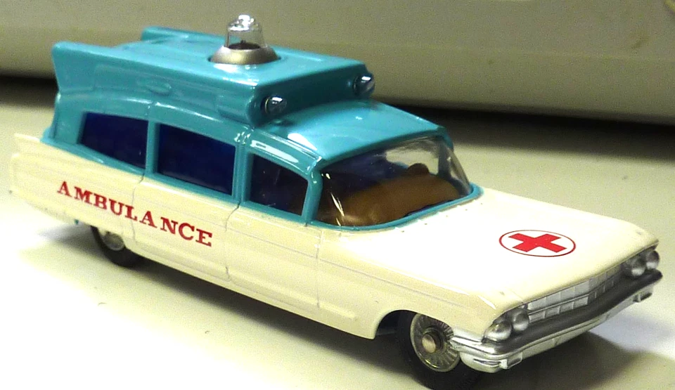 CORGI TOYS  SUPERIOR AMBULANCE  (437) BOXED (RE ISSUE) - Image 1 of 3
