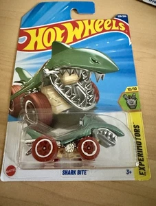 Hot Wheels 2025 Case M Shark Bite RTH Regular Treasure Hunt S51 - Bild 1 von 2