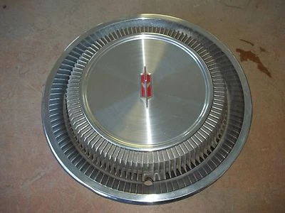 71 72 Oldsmobile F85 Cutlass Tapacubos Llanta Cubierta de Rueda Tapacubos 14" OEM USADO 4026 Foto 1 de 4