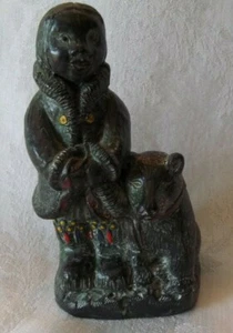 Vintage The Wolf Scuptures Made in Canada Eskimo mit Hund Figur 5 1/2" - Bild 1 von 7