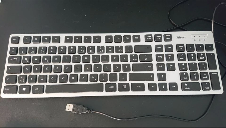 Tastatur mit kabel deutsch wie Neu  - Bild 1 von 1