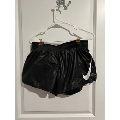 Shorts Nike Feminino Novo com etiquetas - Preto com Logotipo Branco - Tamanho Médio - Imagem 1 de 4