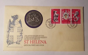 1978 Estampillas de coronación St Helena QEII QE2 en inusual cubierta de moneda de una corona FDC - Imagen 1 de 2