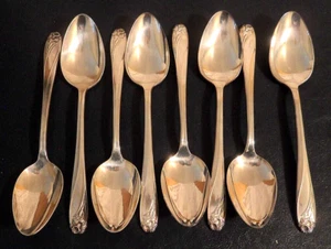 1847 Vintage ROGERS DAFFODIL SILVERPLATE 8 SOUP/TABLE SPOONS - Picture 1 of 5