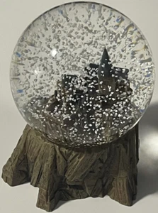 Universal Studios Harry Potter 100MM Hogwarts Castle Resin Snow Water Globe Rare - Picture 1 of 4