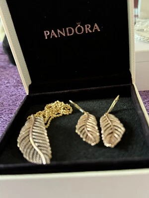 Pandora Oro Rosa Luz Como Una Pluma Collar y Pendiente Conjunto Con Circonitas cúbicas Foto 1 de 4
