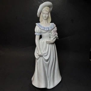 Vintage Porzellan Dame Figur mit Hut mit rosa Rosen - Made in China - 11" - Bild 1 von 12