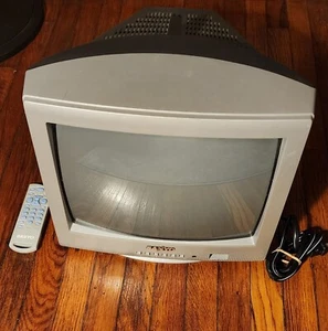 Vintage Sanyo DS13204 13" CRT TV A/V Inputs Retro Gaming, Tested Good W/Remote - Picture 1 of 9