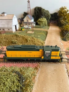 HO Athearn Genesis ATHG78154 GP7 Chicago & North Western # 1656 (Repaint). IOB - Picture 1 of 11