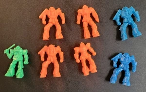 Vending Gumball Menge 7 Kunststoff Mini Figuren - 1,5 Zoll groß - Bild 1 von 1