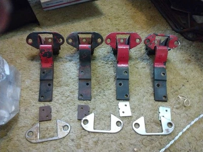 56-62 C1 BISAGRAS DE PUERTA CORVETTE Juego de "4" Survivors BONITO 1956-1962 ¡LEER! Foto 1 de 4