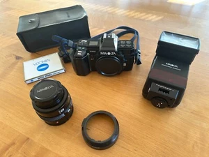 MINOLTA 7000 AF mit Minolta AF Zoom 35-70 und Minolta 4000 AF Blitz - Bild 1 von 9