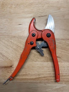 Rare Vintage UEC S-25 Ratcheting PVC Pipe 1" Tube Cutter Stainless Blade - Picture 1 of 6