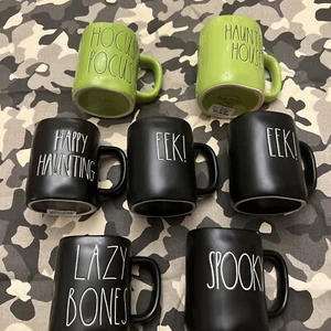 Tazas de Halloween Rae Dunn Iridiscente Verde Negro Cerámica NUEVO BOO HECHIZO HOCUS POCUS - Imagen 1 de 17