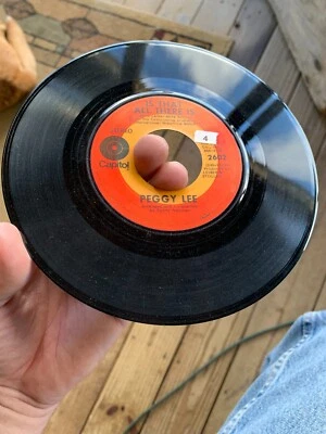 PEGGY LEE 45 RPM - IS THAT ALL THERE IS? / I'M A WOMAN - CAPITOL 2602 Red Label Foto 1 de 4