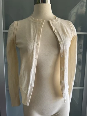 Banana Republic 美利奴羊毛开衫奶油色女式小号二手 — 第 1/4 张图片