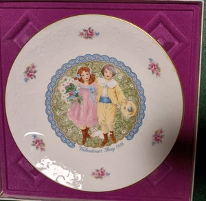 8.25" Vintage 1976 Valentines Day Collectors Plate Royal Doulton W/ Box - Picture 1 of 3